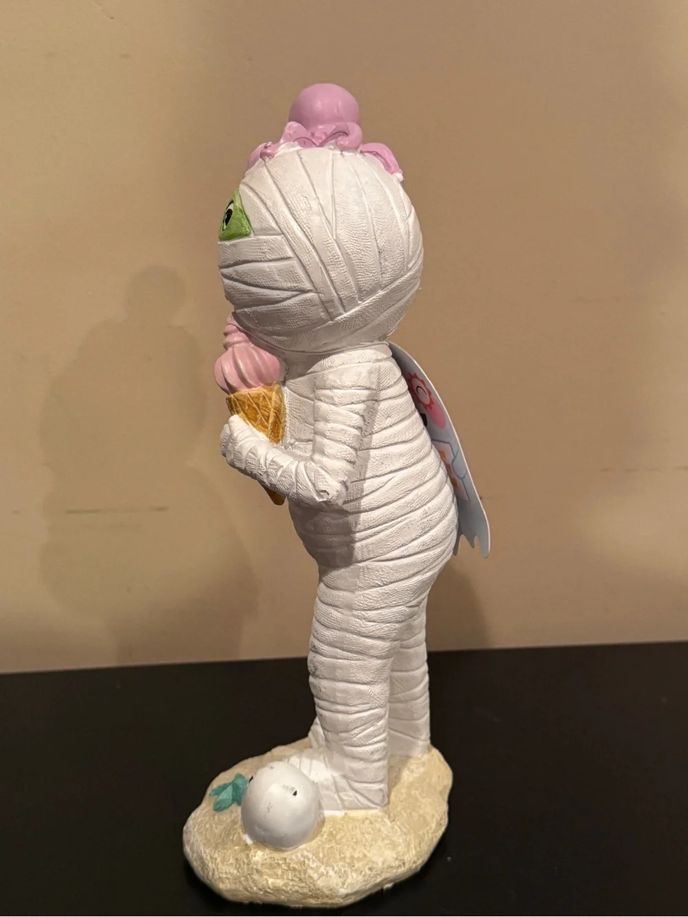 Cute Mummy Figurine with Ice Cream & Seaside figures Halloween